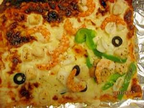 市販の冷凍ピザから美味しいシーフードピザになる工夫